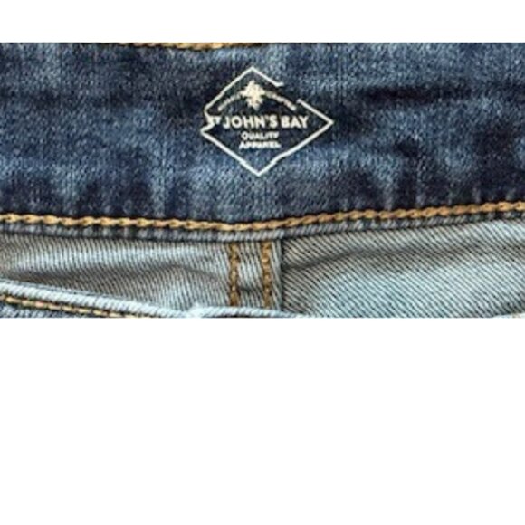 St. John’s Bay women’s Shorts Size 12 Floral Embroidery - Picture 3 of 8